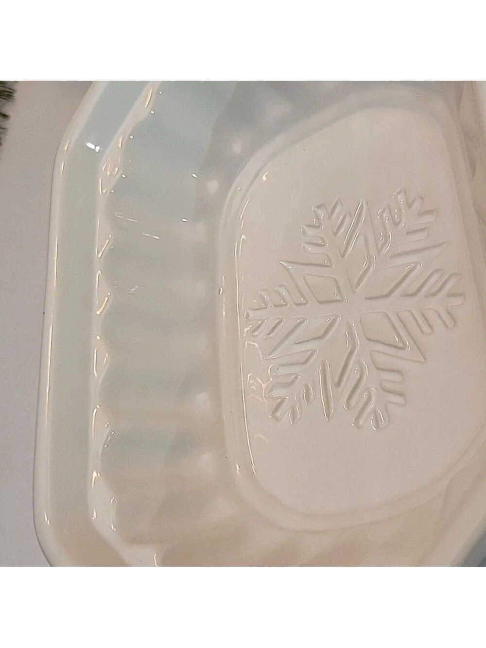 Crate & Barrel Winter Snowflake Ceramic Loaf Cake Pan Molded Gelatin Dish